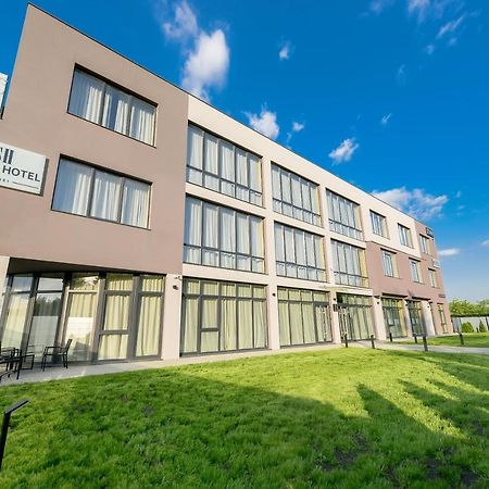 Stark Hotel Várhely Kültér fotó