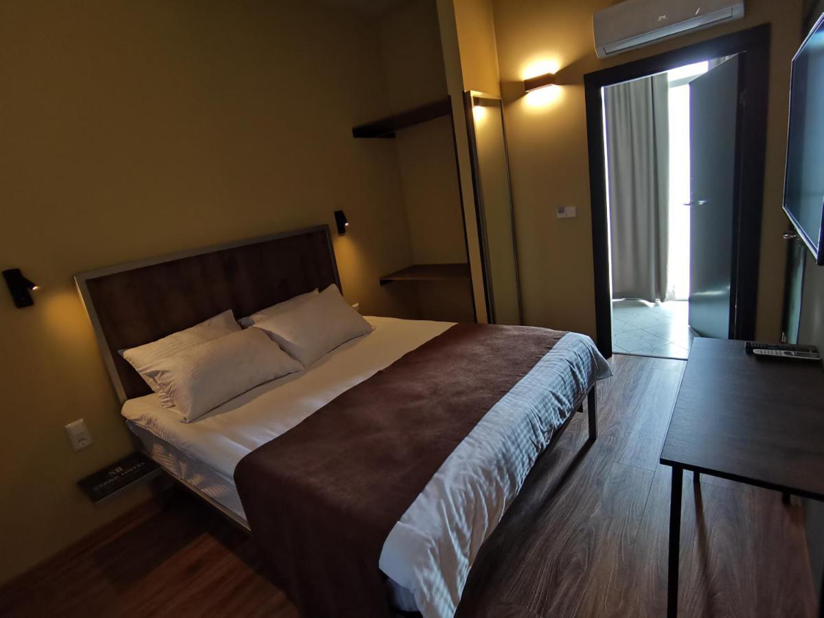 Stark Hotel Várhely Kültér fotó
