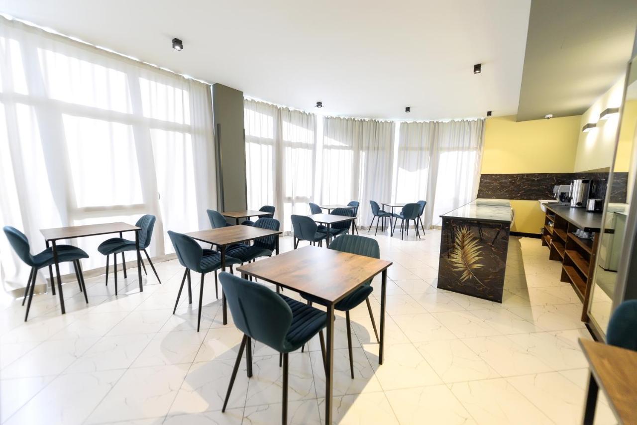 Stark Hotel Várhely Kültér fotó